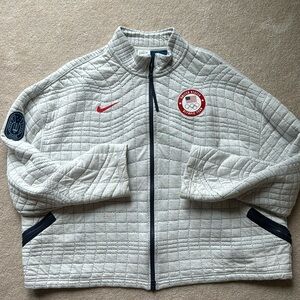 NIKE women’s L Olympic medal therma jacket. Zippered pockets
